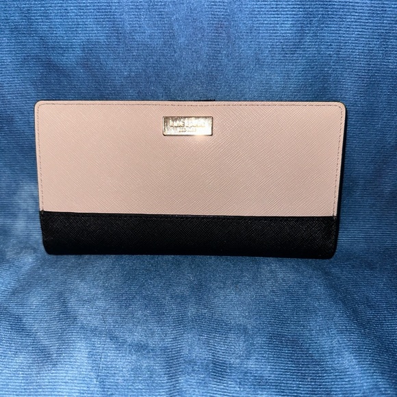 Beautiful Kate Spade wallet - Picture 1 of 6